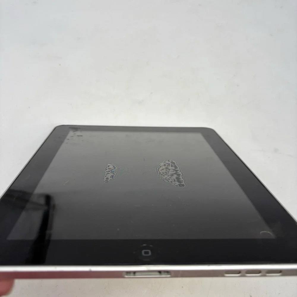 iPad 32GB A1337 Broken Doesn't Turn On Silver Parts Or Repair Bundle